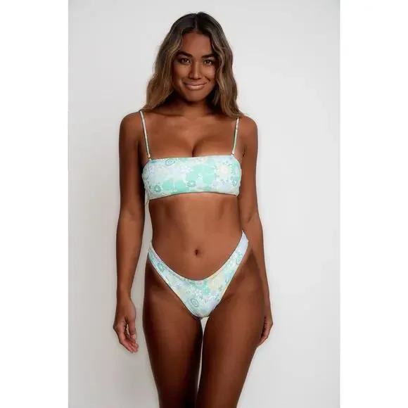 Skatie X Amber Fillerup Clark• ‘Dylan’ Bikini Bottom in HALEIWA